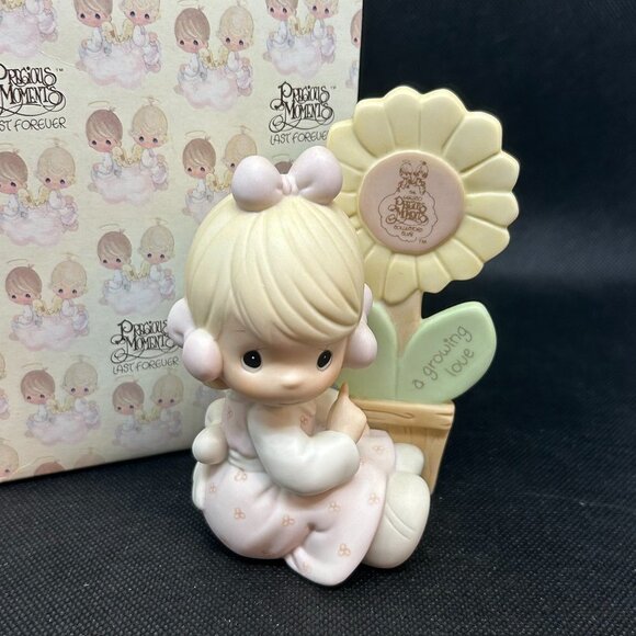 Precious Moments "A Growing Love" 1988 Membership figurine - Picture 1 of 3